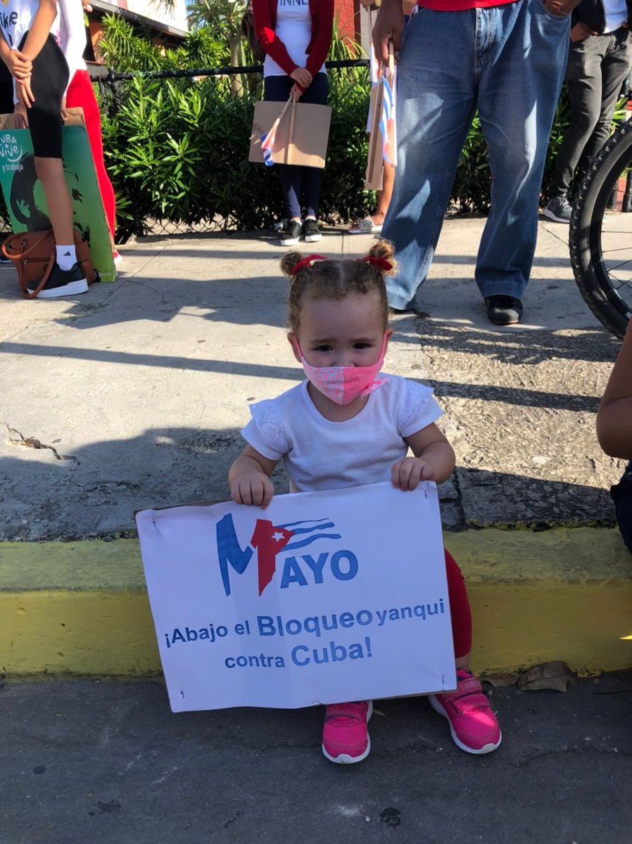 Y para la plaza nos fuimos, porque no nos pudieron aguar la fiesta, porque Cuba Vive, Trabaja, Renace, Celebra. 1M