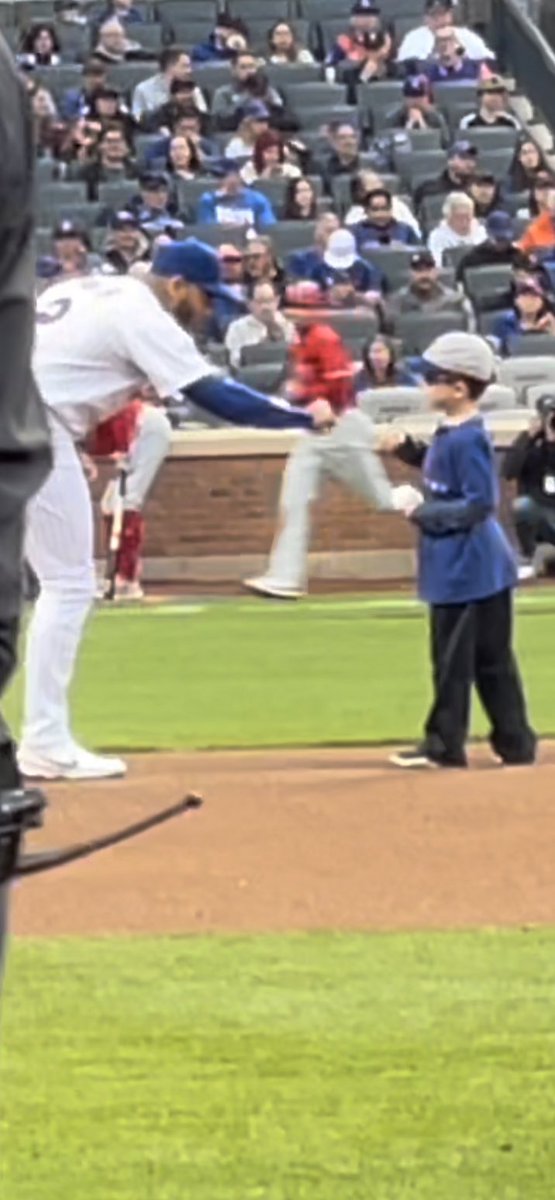 i_am_mamamare's tweet photo. I’m not saying that #AaronLuis thinks he gave @TheRealSmith2_ the motivation to have the incredible night he did last night, but, actually that’s exactly what I’m saying. 🤣😉⚾️ #lgm #lfgm #mets @Mets https://t.co/GOoxVqsrOH