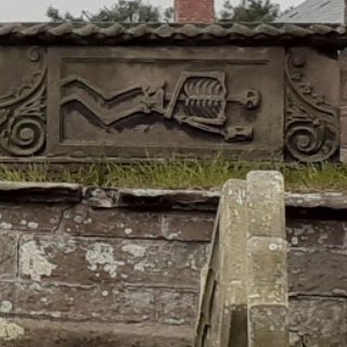 ReevesLj's tweet photo. Lovely walk to the ancient Plemstall church to see the weird skeleton grave ☠
The fantastic tombchest of the Hurleston family is from 1670 and has 2 life size ankou skeletons on the side. One believed to be female and the other male
#Cheshire #plemstall https://t.co/DYIuuH4XfS