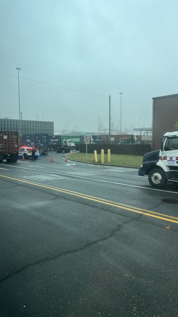 BiStateMC's tweet photo. Truckers getting turned away at Maher's gate by the PAPD right now. The terminal may be "open" but you can't get in, so the free time clock is still ticking. This is why we need the Ocean Shipping Reform Act! #OSRA22 #supplychain #trucking https://t.co/gki3Os4RpK