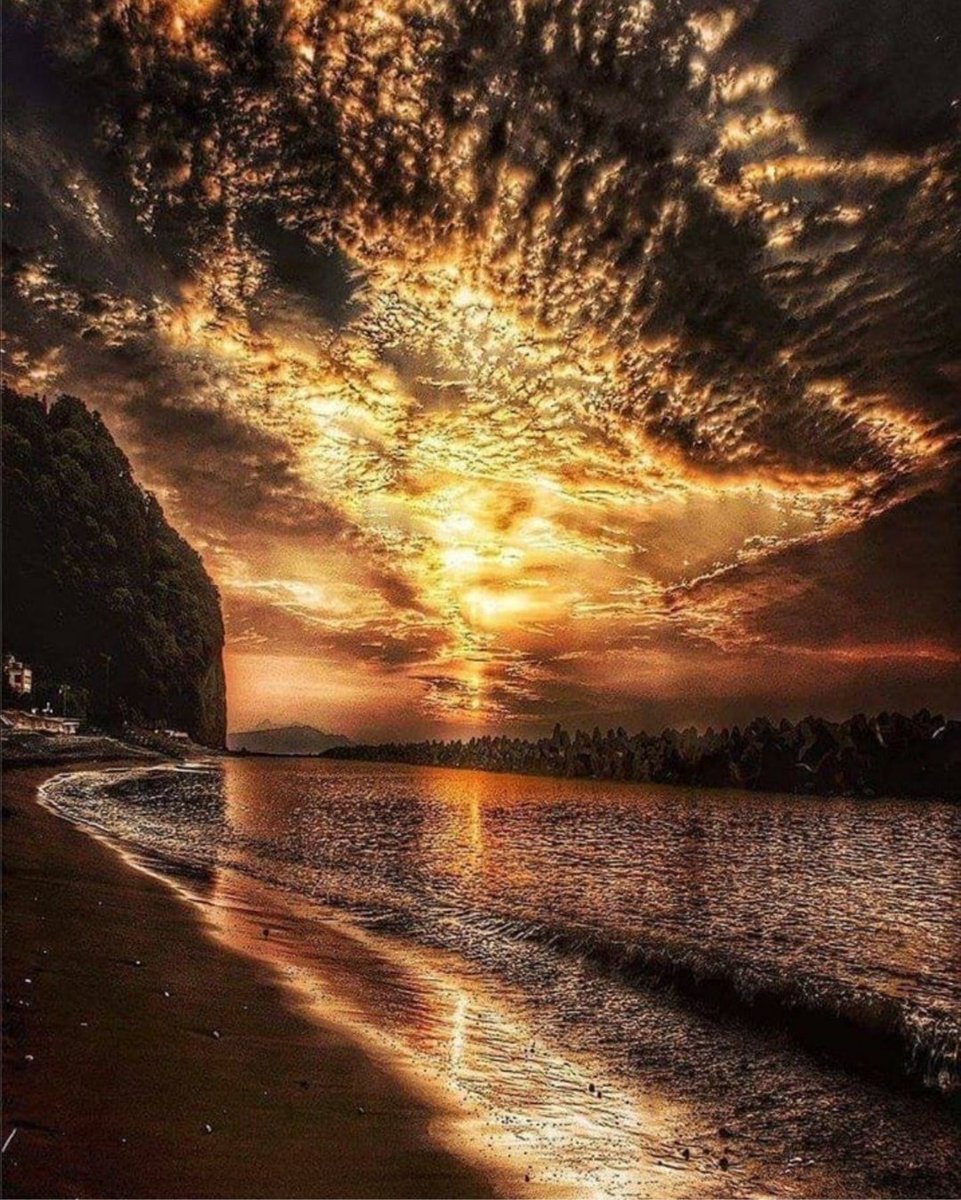 What a spectacle in the sky 💫🧡🌟🤎💥