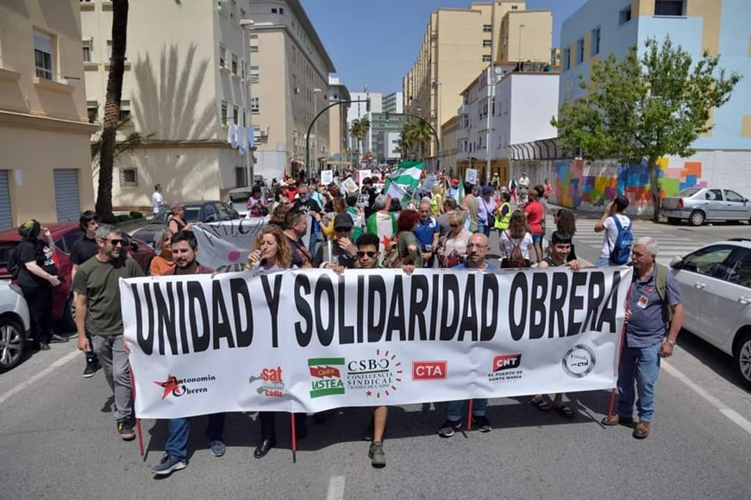 Confluencia_sbc's tweet photo. En #Cádiz seguimos saliendo por los barrios obreros, que nunca debemos abandonar, para seguir reivindicando trabajo de base, organización y conciencia de clase. Viva el #1deMayo. Viva la lucha de la #ClaseTrabajadora https://t.co/uhhsRJ2vdV