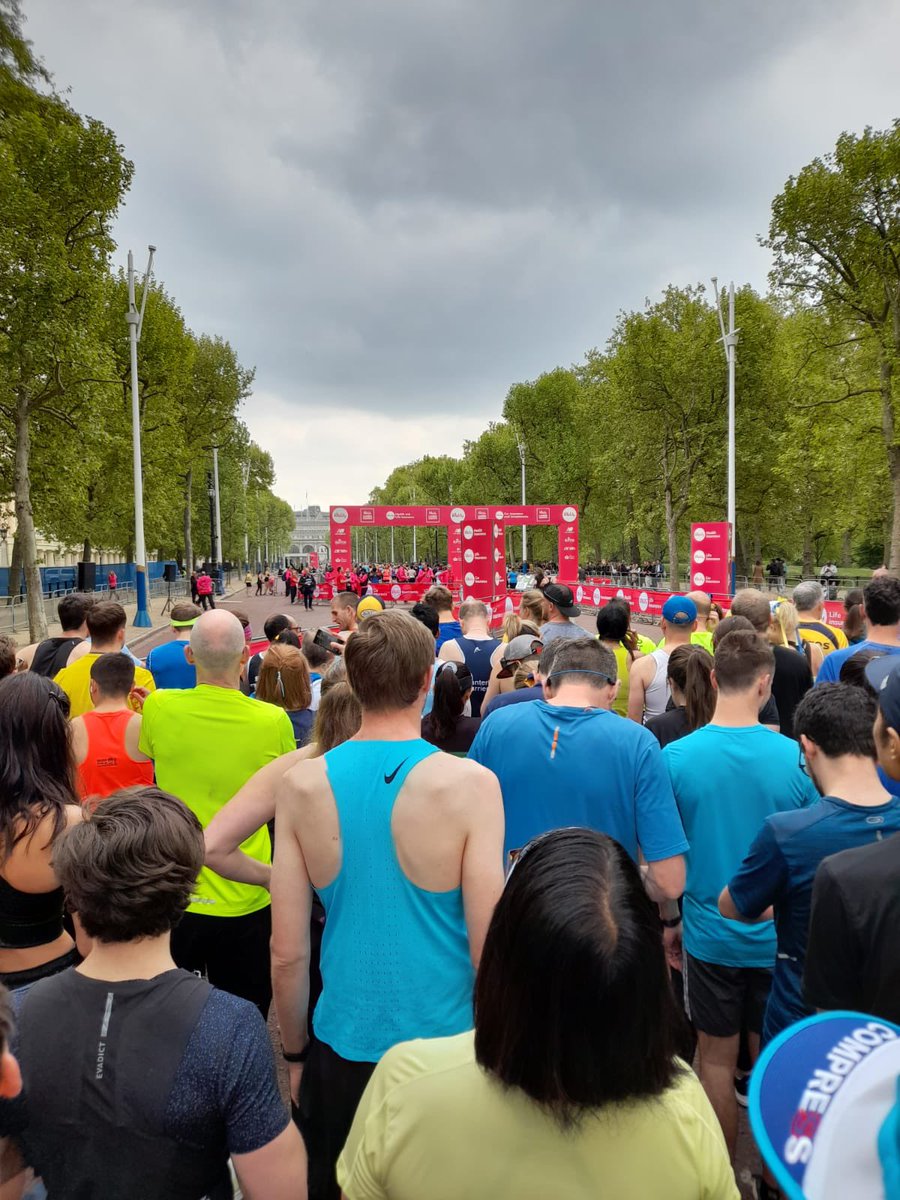 MrGCompSci's tweet photo. New PB and an incredible experience running through the center of London! What better way is there to spend a Bank Holiday Monday! #London10000 #CelebrateYou https://t.co/q9fb0VtB74