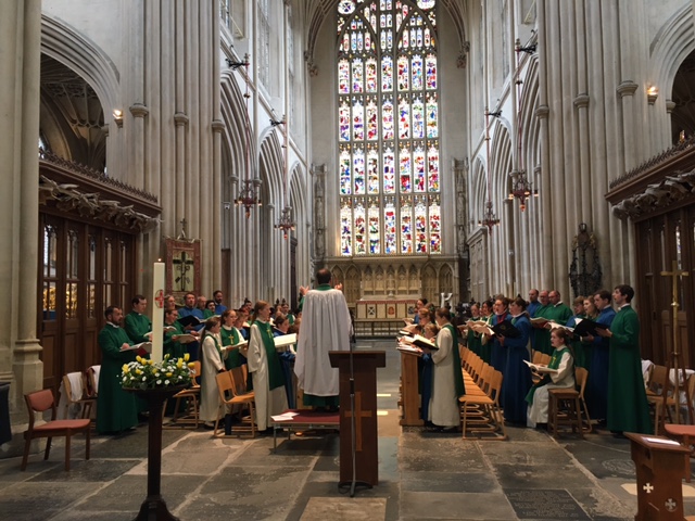 Our girl Choristers and Decani Vicar's Choral travelled to @bathabbey to sing a united Evensong with the girl Choristers and Lay Clerks of the Abbey. The @ChoirOfWells girls had a lovely time, and after Evensong they all enjoyed afternoon tea together!
