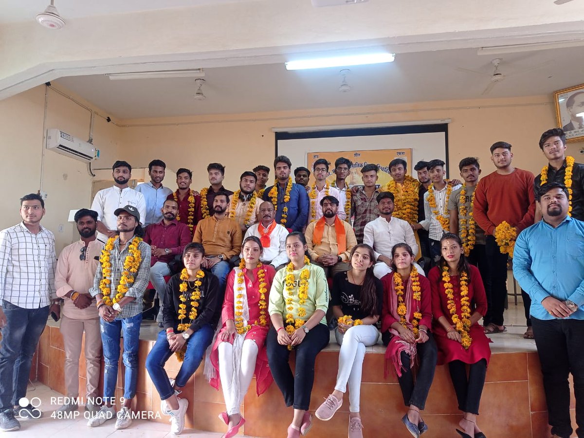 abvpmalwa_mp's tweet photo. अभाविप ने डॉ. भीमराव अम्बेडकर सामाजिक विज्ञान विश्वविद्यालय महू में "युवा उदघोष" कार्यक्रम आयोजित कर विश्वविद्यालय इकाई की घोषणा की गई। कार्यक्रम में मुख्य रूप से अभाविप मालवा प्रांत संगठन मंत्री श्री @NileshSolnki12 जी, महू रोटरी क्लब के अध्यक्ष संतोष गायकवाड जी उपस्थित रहें। https://t.co/6AhPOcUFZN