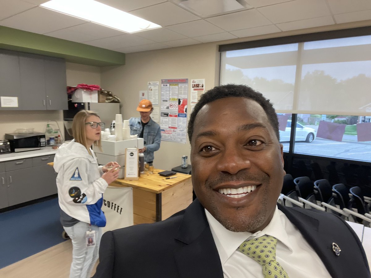 KatyHafner's tweet photo. Wow! A great way to start our #teacherappreciationweek off with Circle Coffee Co provided by @subaru_usa here in Olathe. We have been so #blessed this year @RocketsRR by their generosity throughout the year! #edutwitter @olatheschools #opsmomentsthatmatter https://t.co/50NwcTLS0g