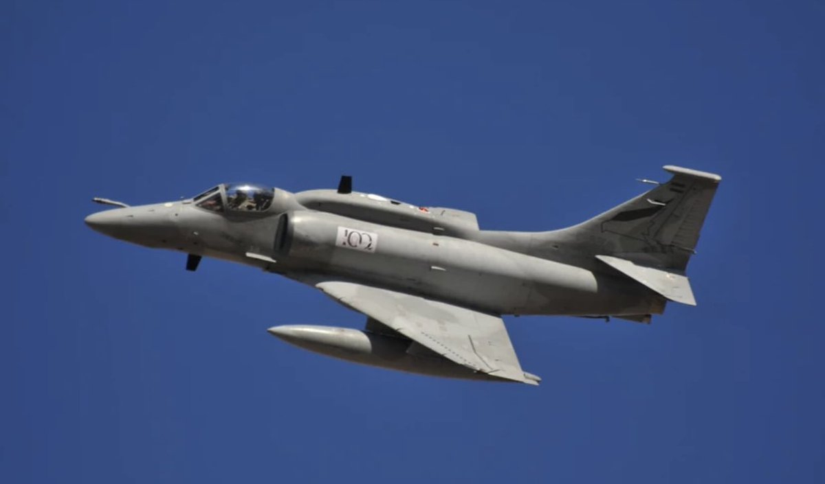 PucaraDefensa's tweet photo. Entrevista al Brig Xavier Isaac: La @FuerzaAerea_Arg en el 2022
@MindefArg @EMCOFFA_Arg @fadea_oficial #A4AR #fightinghawk #pampa #ia63 #cepac #caza @embraer #tucano #emb312 #defa #fnherstal @Fokker @BoeingAirplanes #huron @Beechcraft #cepat @Saab #lade

https://t.co/RKJ52MZfhY https://t.co/q86JMSCXsd