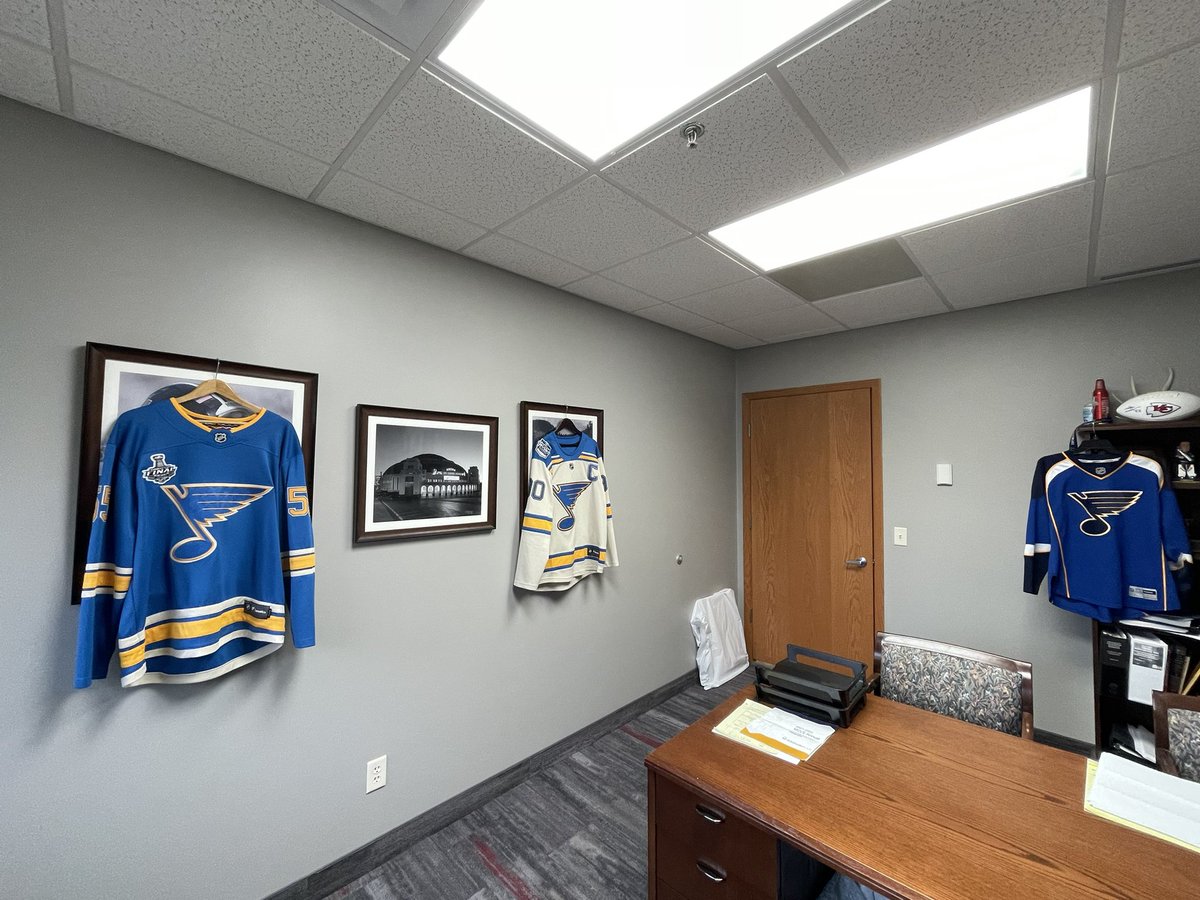 Representing my #stlblues deep in #mnwild territory. Because it’s the Cup! #StanleyCup <a href="/StLouisBlues/">St. Louis Blues</a>