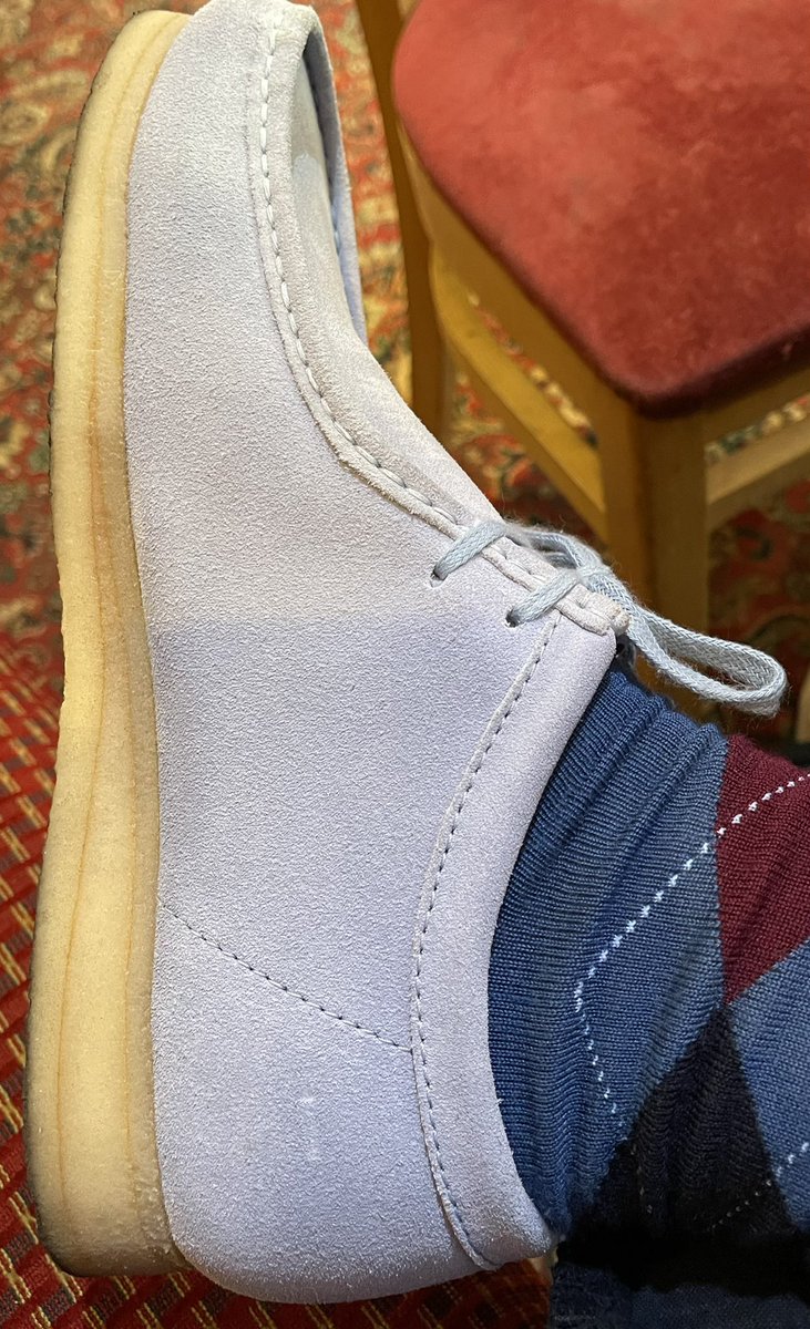 AlanWil29662916's tweet photo. Todays combo @clarksshoes #wallabees & #Burlingtonsocks 👟 🧦 💙💜#SocksoutMonday @adiFamily_ https://t.co/Kpiyx4RNzR