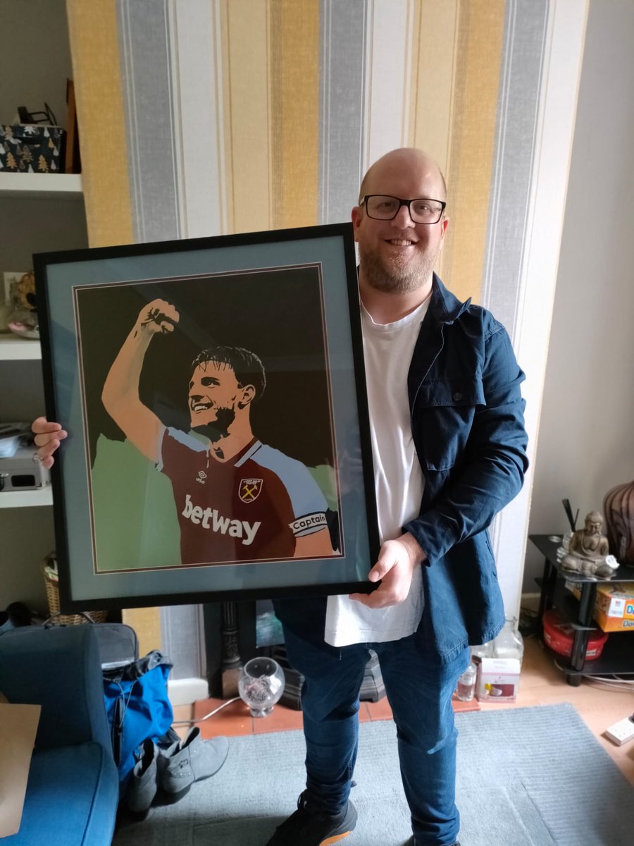 Mrdowie1990's tweet photo. @_DeclanRice My Mrs got me this for my moving in present. What you think 🤔  be great to get it singed. ⚒️ #COYI 💜💙 https://t.co/l1IRiPRMwc