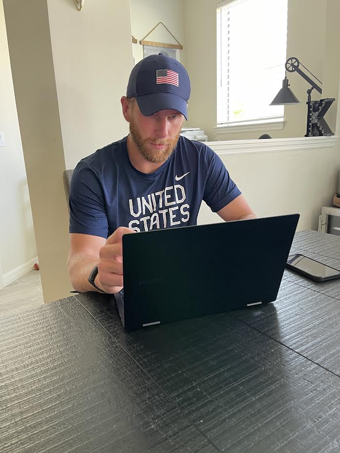 I'm powered by <a href="/intel/">Intel</a> and @samsungmobileusa to keep up to date! #GalaxyBookPro360 #Intelevo