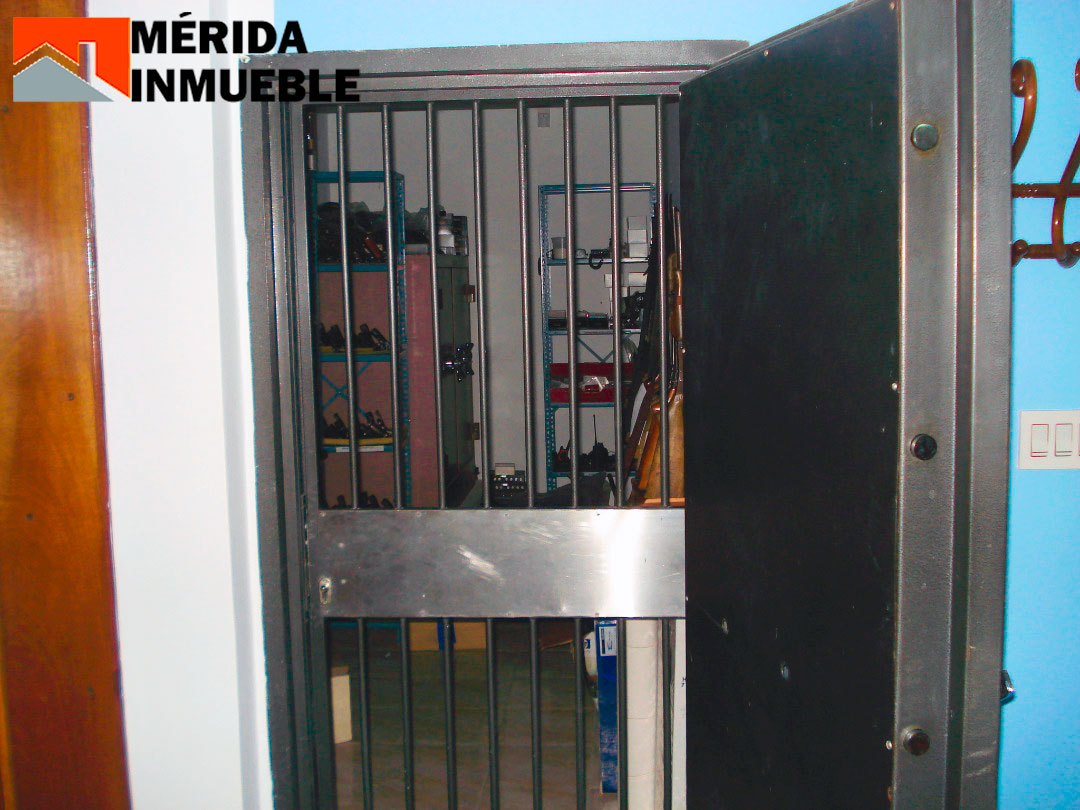 Ossyprada's tweet photo. En Venta Edificio de 3 niveles a un precio de oportunidad, ubicado en una zona de fácil acceso, amoblado, 20 salones de oficinas, 2 garitas de vigilancia
Precio Negociable.
https://t.co/xuFs3MxxP4
#ventadedificios #edificiosenventa
+58 424 7635285
+58 424 7184204 https://t.co/BMxWSyfK9b