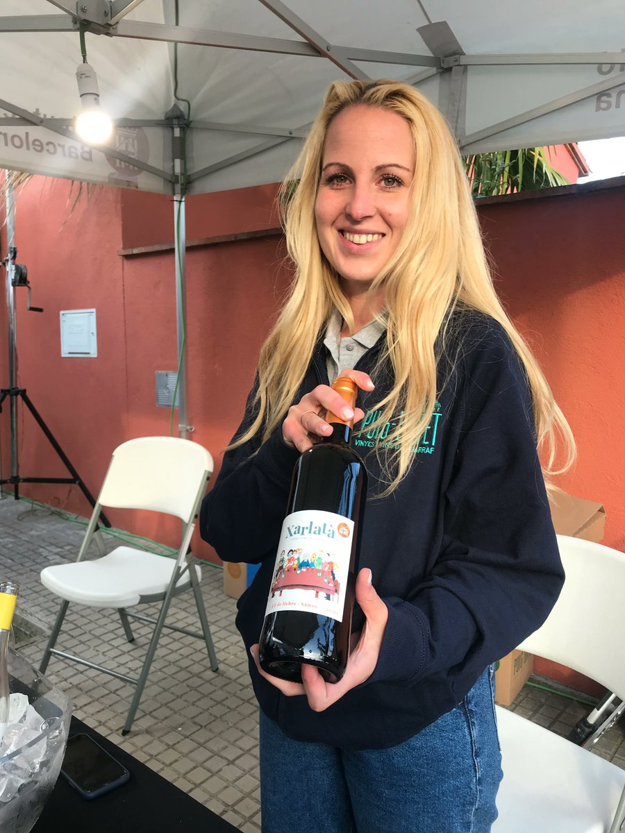 veintemillas_ag's tweet photo. Ayer domingo nos alegró volver a la feria de #vinos #Microvi2022. Un ambiente perfecto, vinazos y volver a ver a algún buen amigo. @VisitaAvinyonet @PuigBatet @Descregut_Vins @bodegacanmarles https://t.co/j4vg2UYJHX