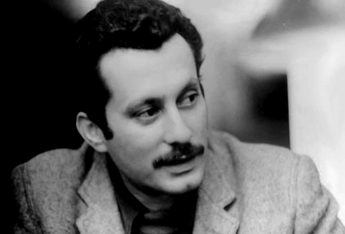 YahiaKSayed's tweet photo. ربما يكون قد أمضى حياته جاهلاً تعساً ، لكنه قد تعلم اخيراً درساً صغيراً واحداً ، بسيطاً ولكنه أساسي للغاية :
اذا أردت ان تحصل على شيء ما , فخذهُ بذراعيك وكفيك واصابعك  .. 💙

- غسان كنفاني https://t.co/tjauLtB4w2