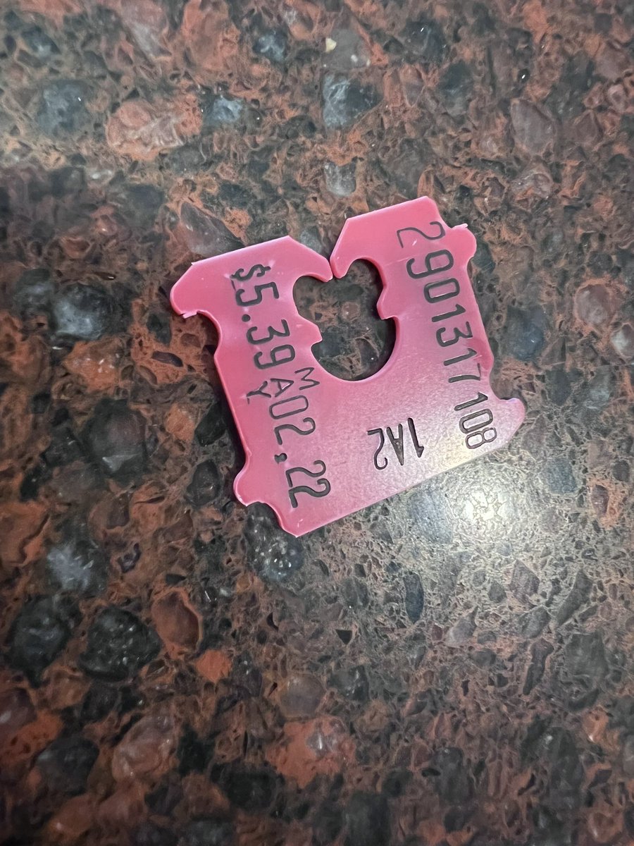MichaelGalde's tweet photo. As the consumer I am very disappointed in this. I am going off the tab for expiration date and there is nothing obvious to me that this is old. Either the store changed it, the manufacturer did it wrong or another customer changed it. I just got these yesterday. Very annoyed https://t.co/iw1j9dqNux