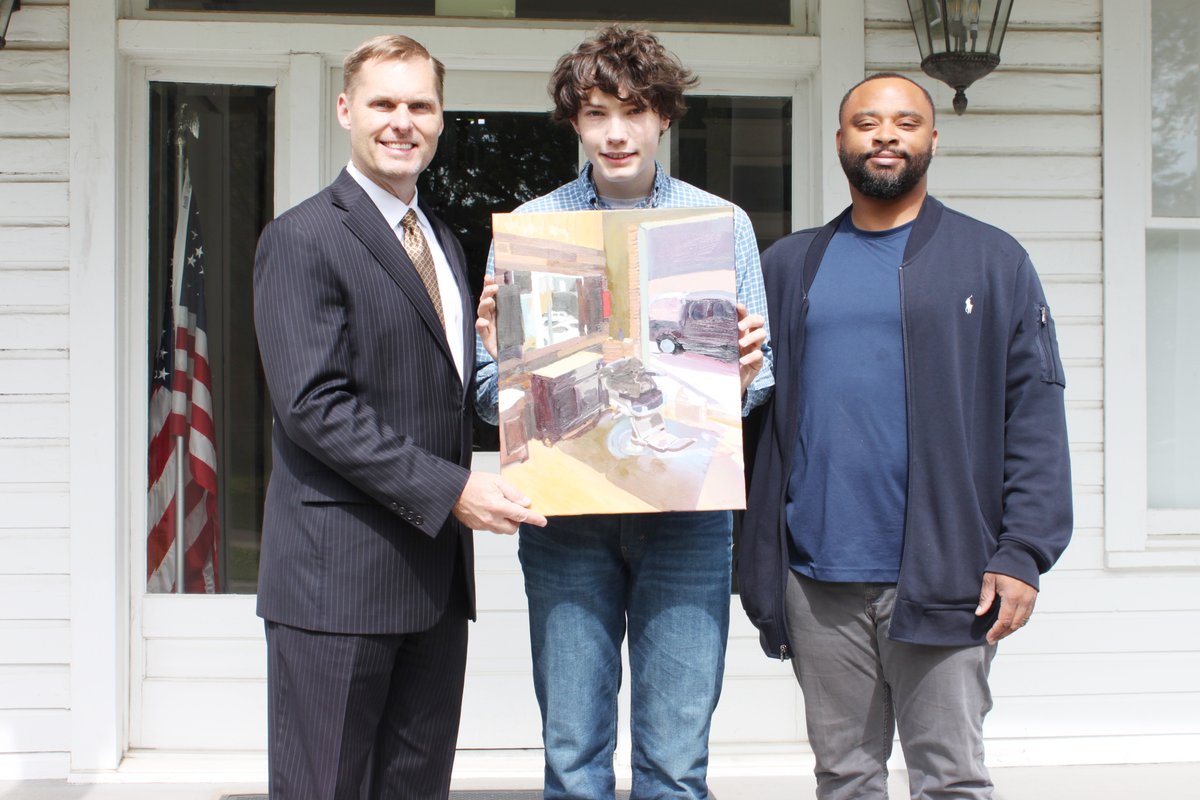 MSABrookhaven's tweet photo. Congressman Michael Guest recently visited MSA to congratulate Worth Novinksi for receiving the District 3 Overall Congressional Art Contest Award. His piece "Barber Shop" will be on display at the US Capitol for 1 year.

See other winners and read more: https://t.co/N3kYjwTNLC https://t.co/zMgkNiouK9