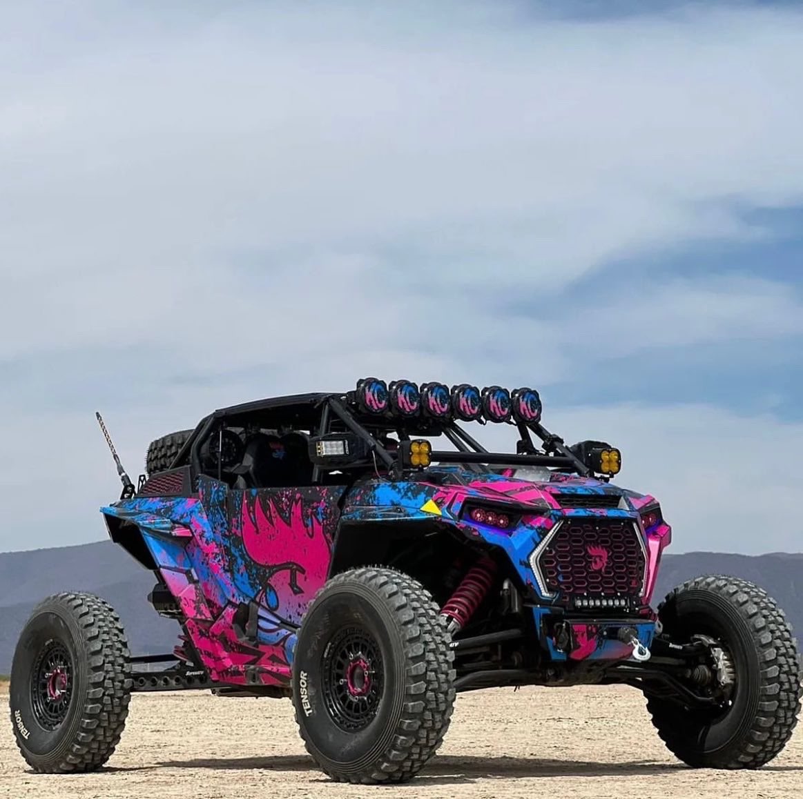 superatvtweet's tweet image. We’re going to authorize a #FrontEndMonday post for this @PolarisRZR, built with #SATVsuspension! 💪😎 #BuiltforBattle 🔑: @rzr_chihuas @bega_refaccionaria_rzr_ 
#superatv #satv #satvnation #rockcrawler #rockbouncing #chihuas #offroading #rockcrawling #rzr #polaris #aarms