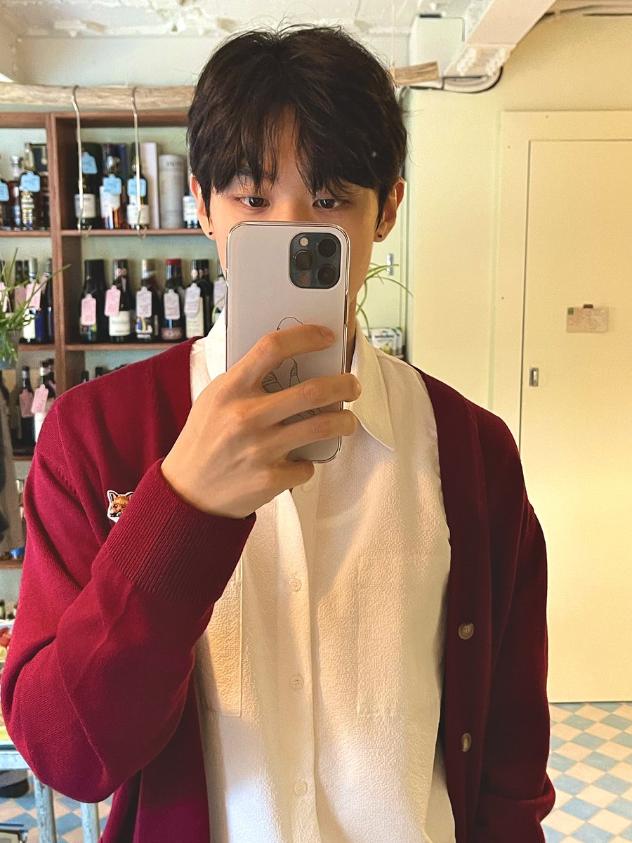 Demian_tweet's tweet photo. 드래스코드: 레드 앤 화이트! https://t.co/UlHGn70qpW