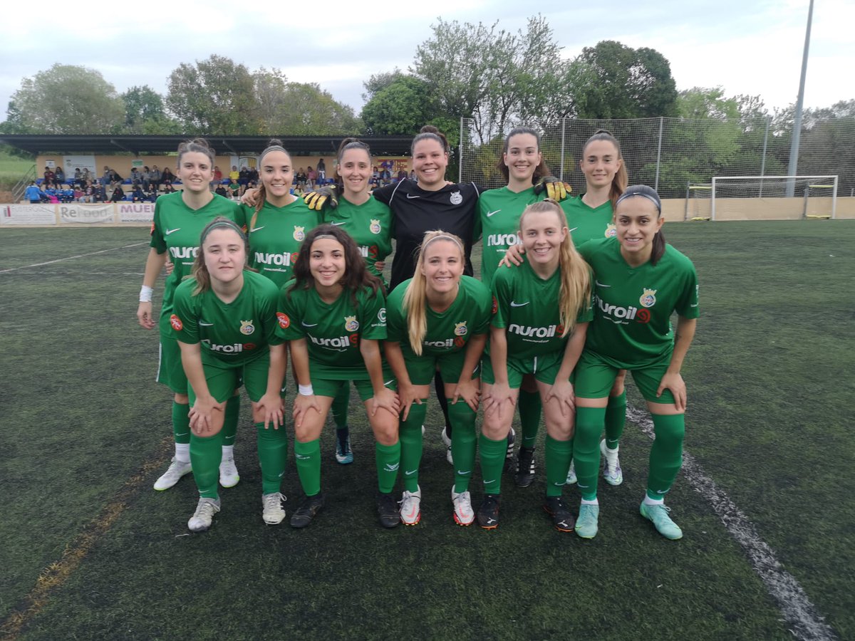 CERDANYOLAFC's tweet photo. El primer equip va extreure un un punt davant del #Llerona i segueixen vives en la lluita. 

La propera jornada és clau pels objectius de la permanència. Amb elles fins al final 💪💚

#Somhiverdes🙌 #futfem https://t.co/JEHlVuojOW