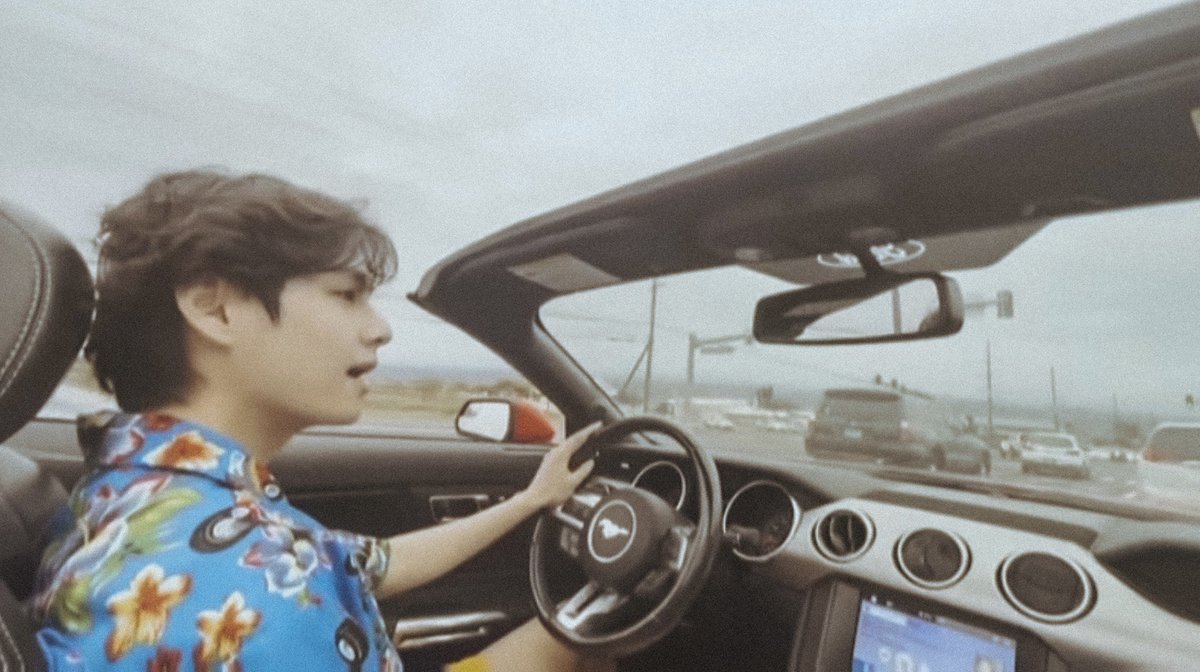taeteland's tweet photo. him &amp; hawaii https://t.co/11Qt2y44Z9