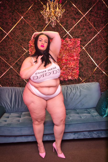 Daddy! Go subscribe to https://t.co/8YAhDcw58d https://t.co/QA4zL796aX