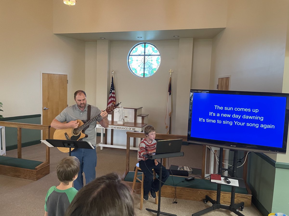 FcaChipola's tweet photo. Fantastic night of worship and learning about the young earth! https://t.co/Pwu70FPWxy