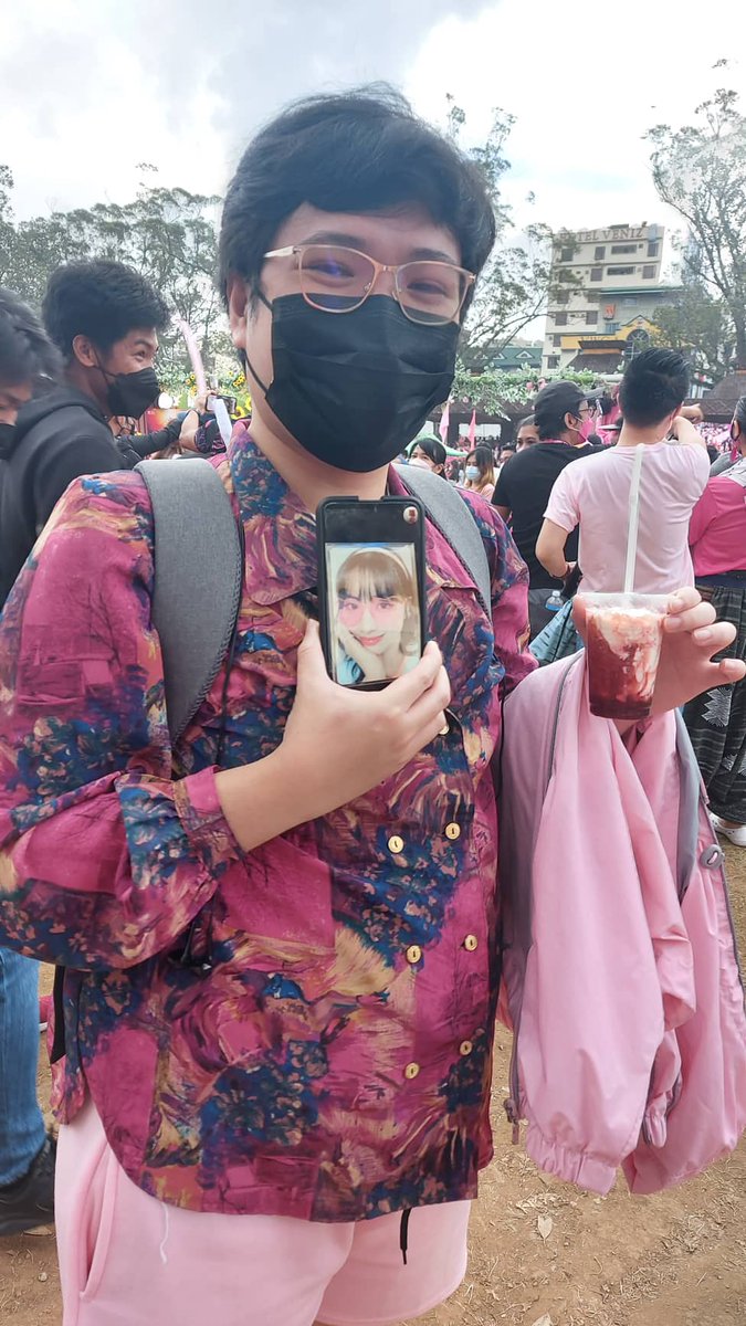kenongskidoodle's tweet photo. dahil di ko nadala si momo sa rally dahil onsite ako nagwork, phone nlng AHHA
#BaguioIsPink #AwanTiSolidNorth #OnceForLeni
#TakderKordi #BekisForLeni https://t.co/43Ai13Ubmt