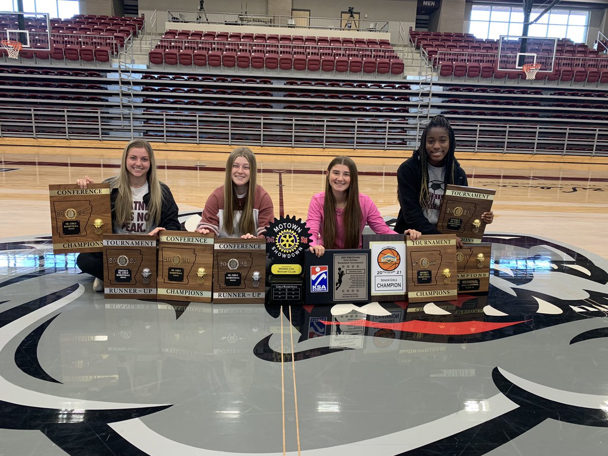 ladydevildogs's tweet photo. Super proud of these Srs!  They have set high expectations!  All they did in their careers is go 61-17. Win 2 conference Championships! Win 2 District Championships. Win 1 Regional Championship! 1 Conference Runner-Up! 1 District Tourney Runner Up!  1 State Final Four! https://t.co/hCx8HO0Y5O
