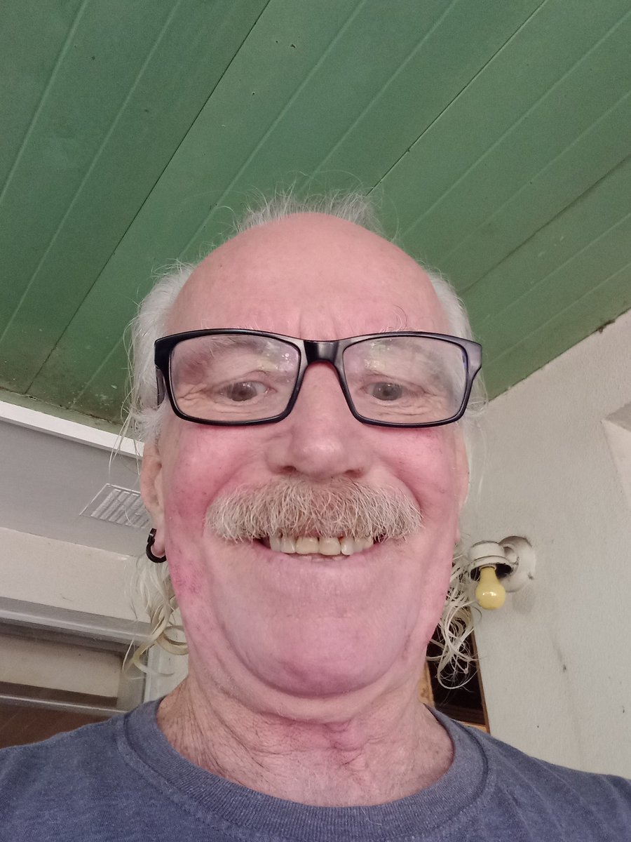 renzot1954's tweet image. Oops. I should probably go to a barbershop to trim my beard...