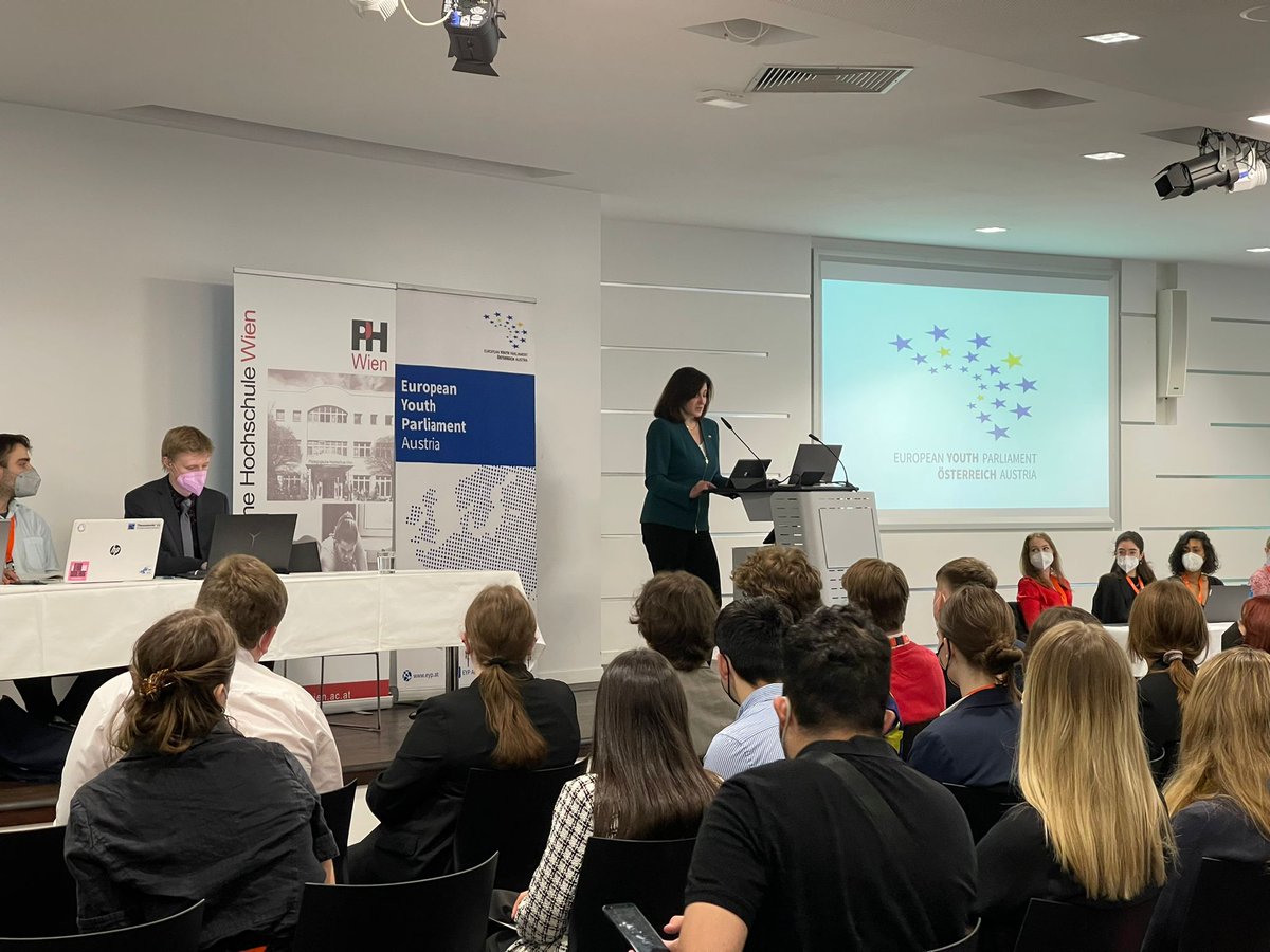 USAmbAustria's tweet image. Honored to give opening remarks at the annual national session of @eypaustria, where young people collaborate on resolutions intended to overcome challenges, and design tomorrow. This inspiring session captured the drive and enthusiasm I see in so many young people today.