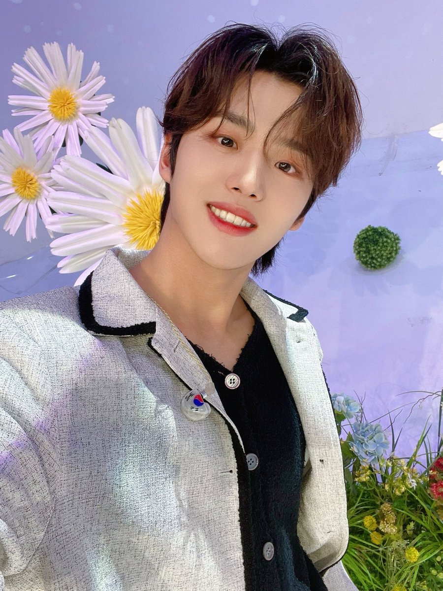 mayottotto's tweet photo. 엠카무대너무너무좋았는데
#홍석아_여덟번째_봄에_만나자
배경도데이지였던거완전포인트 https://t.co/p5a0ZwbFS8