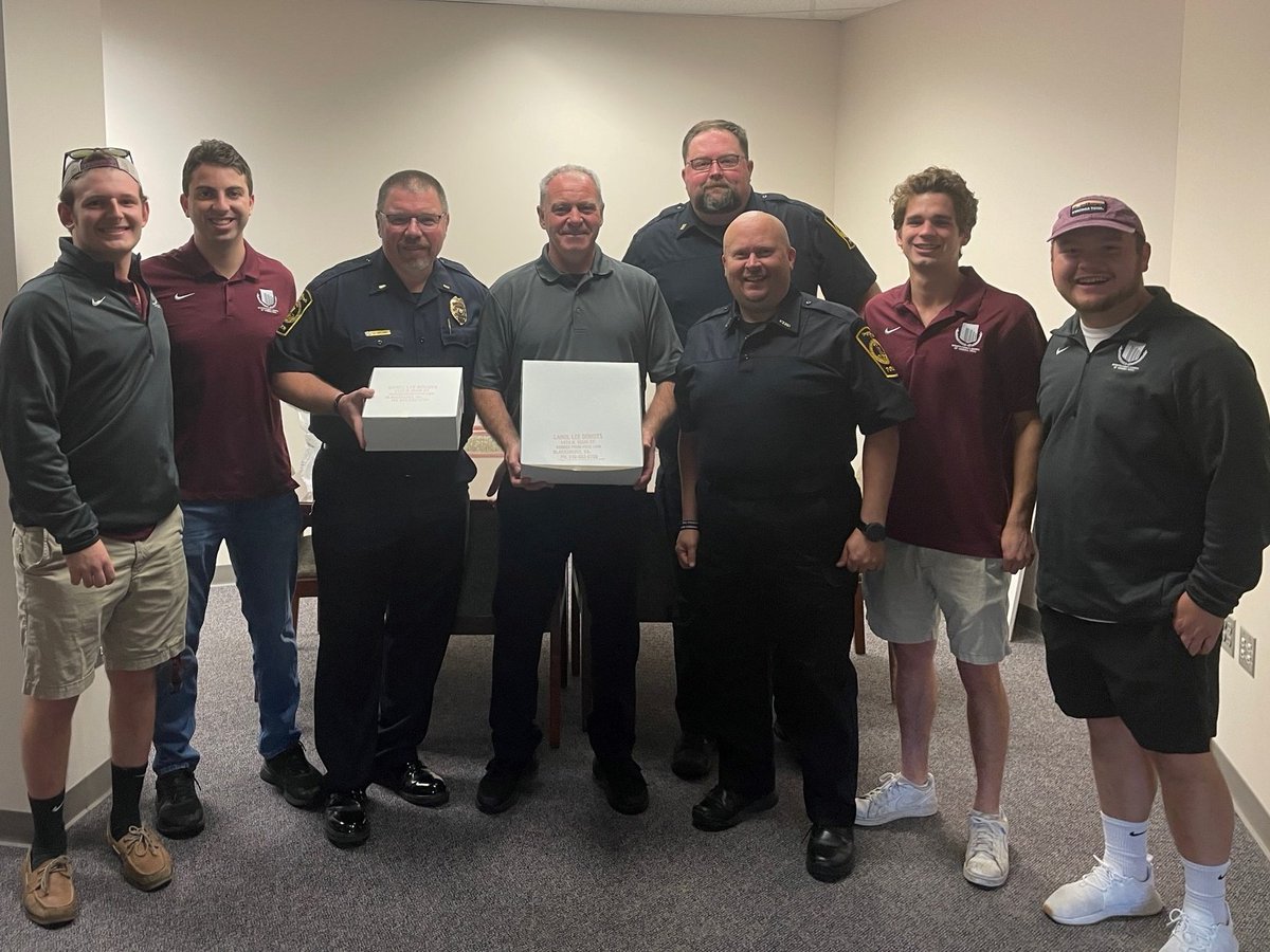 VaTechPolice's tweet photo. Thank you to @VTIFC for dropping off Carol Lee donuts for us this morning! We appreciate y'all! https://t.co/5x7SFCV5yv