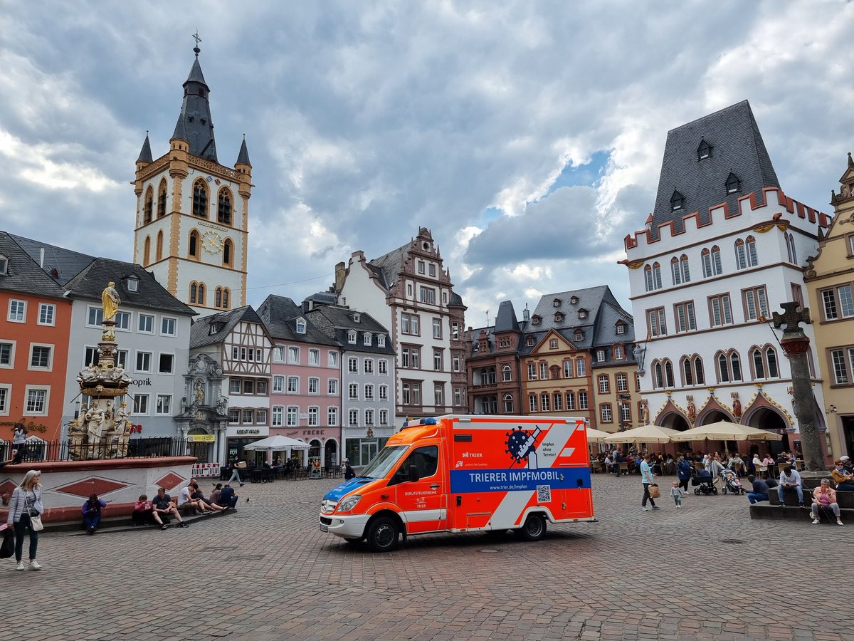 JoSchMu's tweet photo. #Impfmobil auf dem #Hauptmarkt @Stadt_Trier https://t.co/IzS02ERXwR