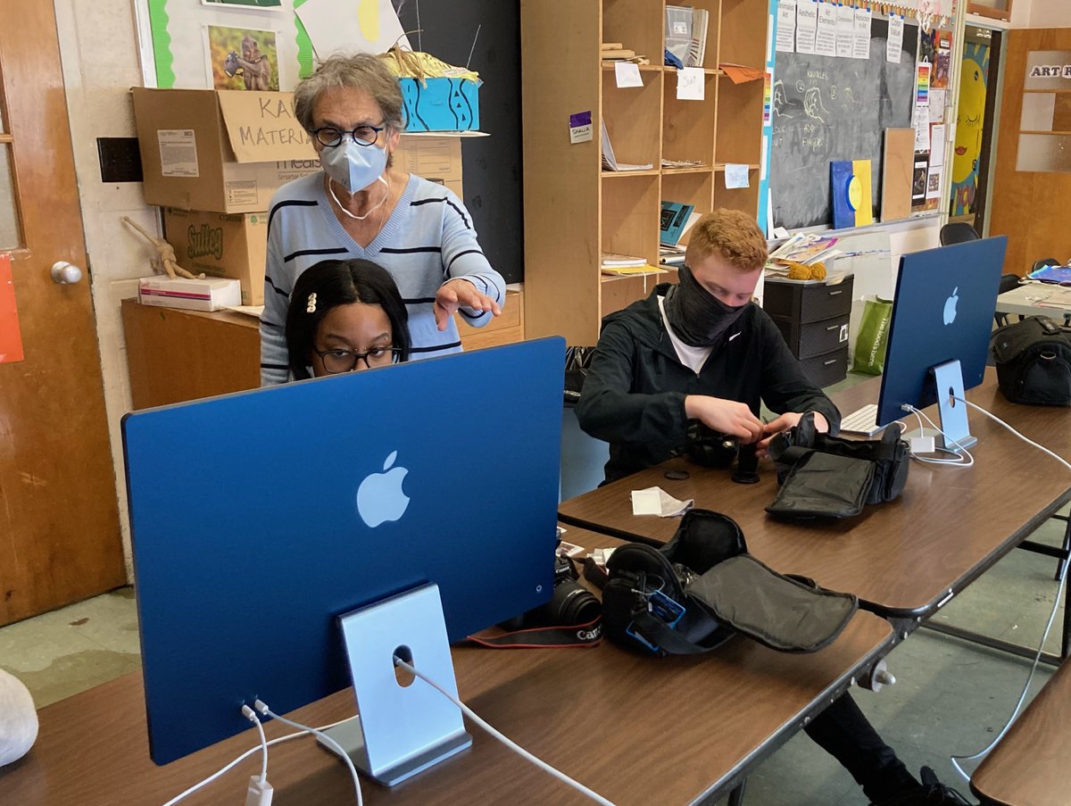 Happy Monday from the Philip A. Droulia Memorial Photo Studio! 🎉📸

Beautiful pictures to follow.

#thebridgewayschool #bridgeway #recovery #philadelphia #philly #northeastphilly #recoveryhighschool #phillyhighschool
