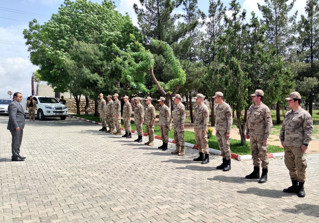 Kaymakam/Belediye Başkan V. Sayın Çağlar Tekin, bayram ziyaretleri kapsamında İlçe Emniyet Müdürlüğü, İlçe Jandarma Komutanlığı ve Kayabağlar Jandarma Karakol Komutanlığı'nı ziyaret ederek görevleri başındaki polis ve askerlerimizin Ramazan Bayramını kutladı.
<a href="/ctekin24/">Çağlar TEKİN</a>