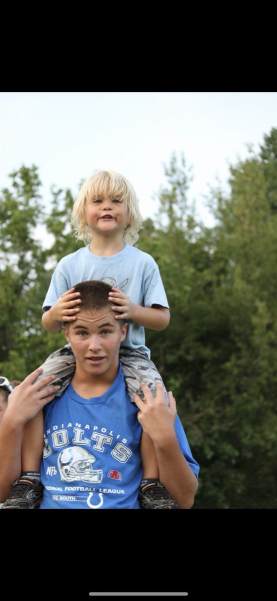 sambooe51's tweet photo. 10 years ago bubba got his angel wings. I miss you everyday. I hope your having the time of your life up there. I love you forever, keep watching over us 💙 #bmb https://t.co/51pcZN6x6W