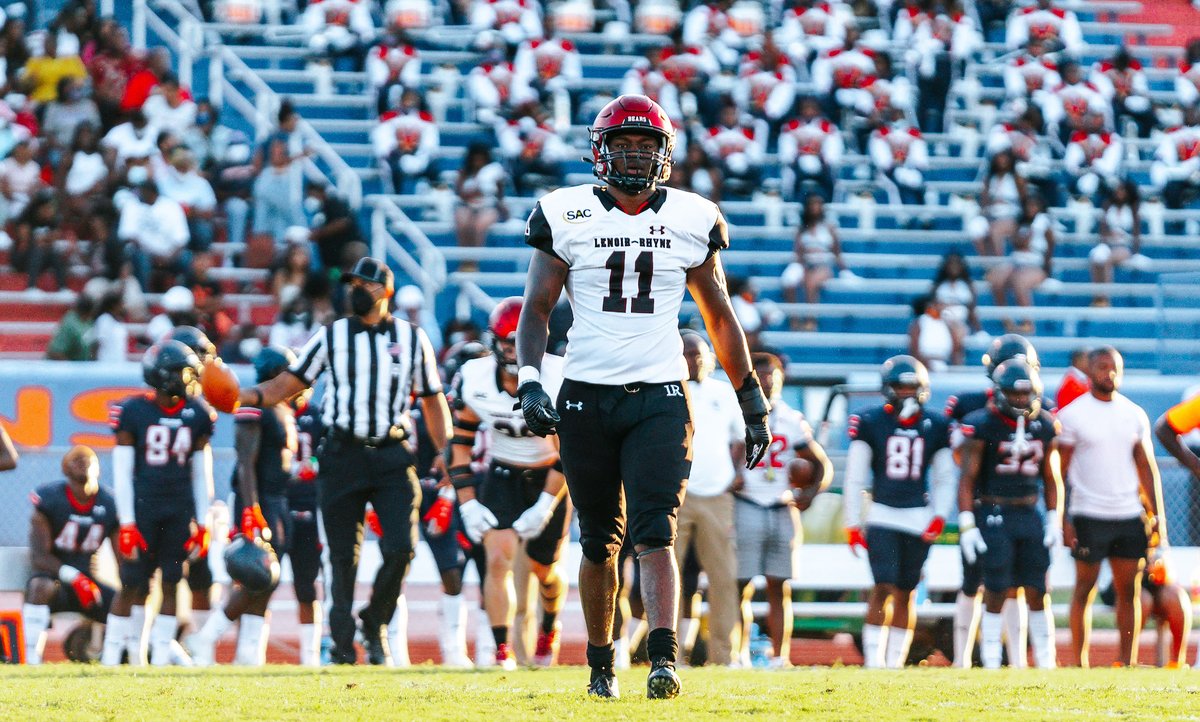 Graduation Spotlight 🎓✨ With aspirations to use leadership and classroom experiences gained during his undergraduate studies, @LRBearsFootball student-athlete Eric Jackson is shaping his business acumen in a technology role post-graduation: bit.ly/3y7yatn