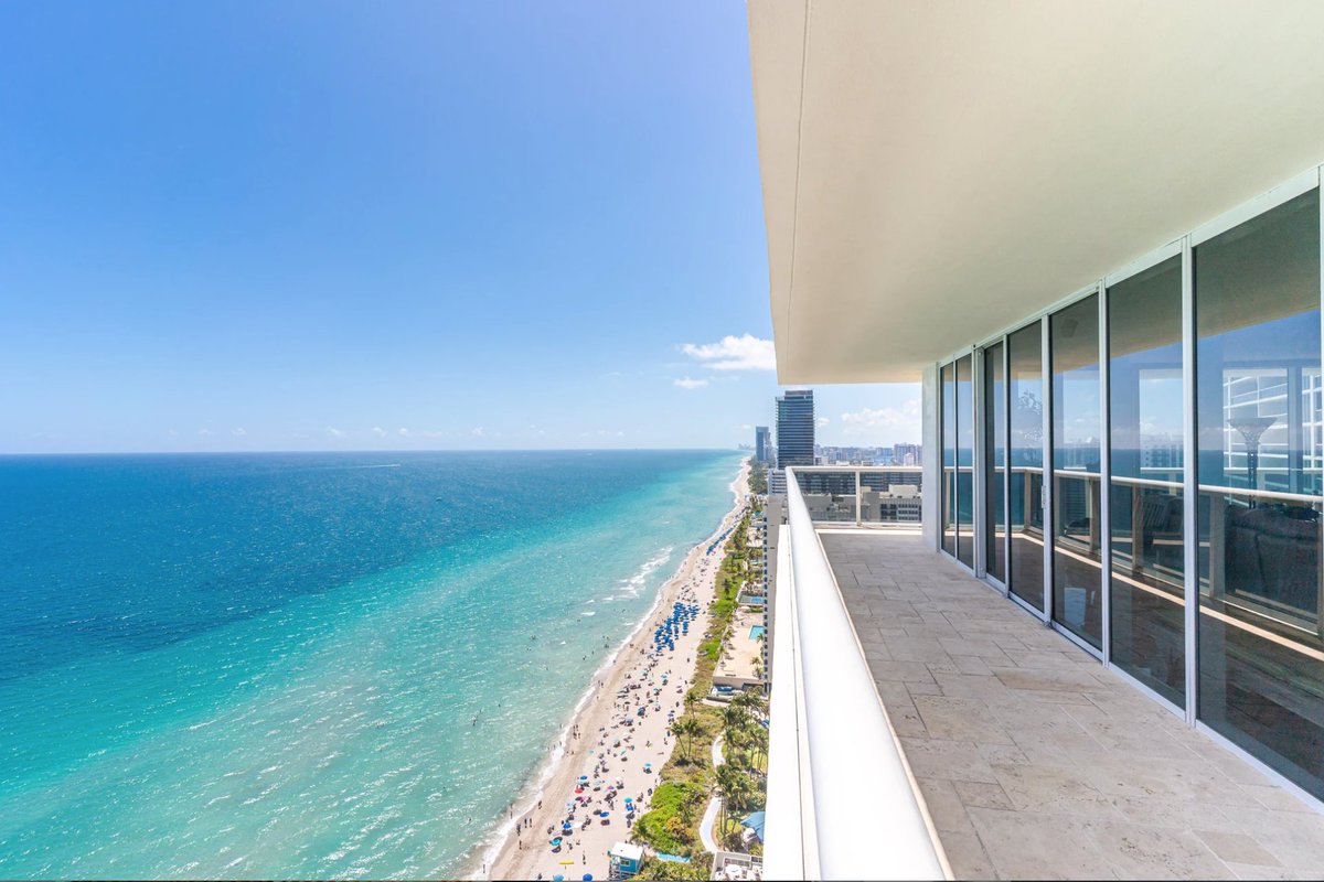 ONESIR's tweet photo. A fabulous beachfront sanctuary in Hallandale- 1830 S Ocean Dr, #3102- $2,399,000 #ONESIRListing #LuxuryRealEstate https://t.co/sUhkIrNIy0 https://t.co/UY7D71Vs4w