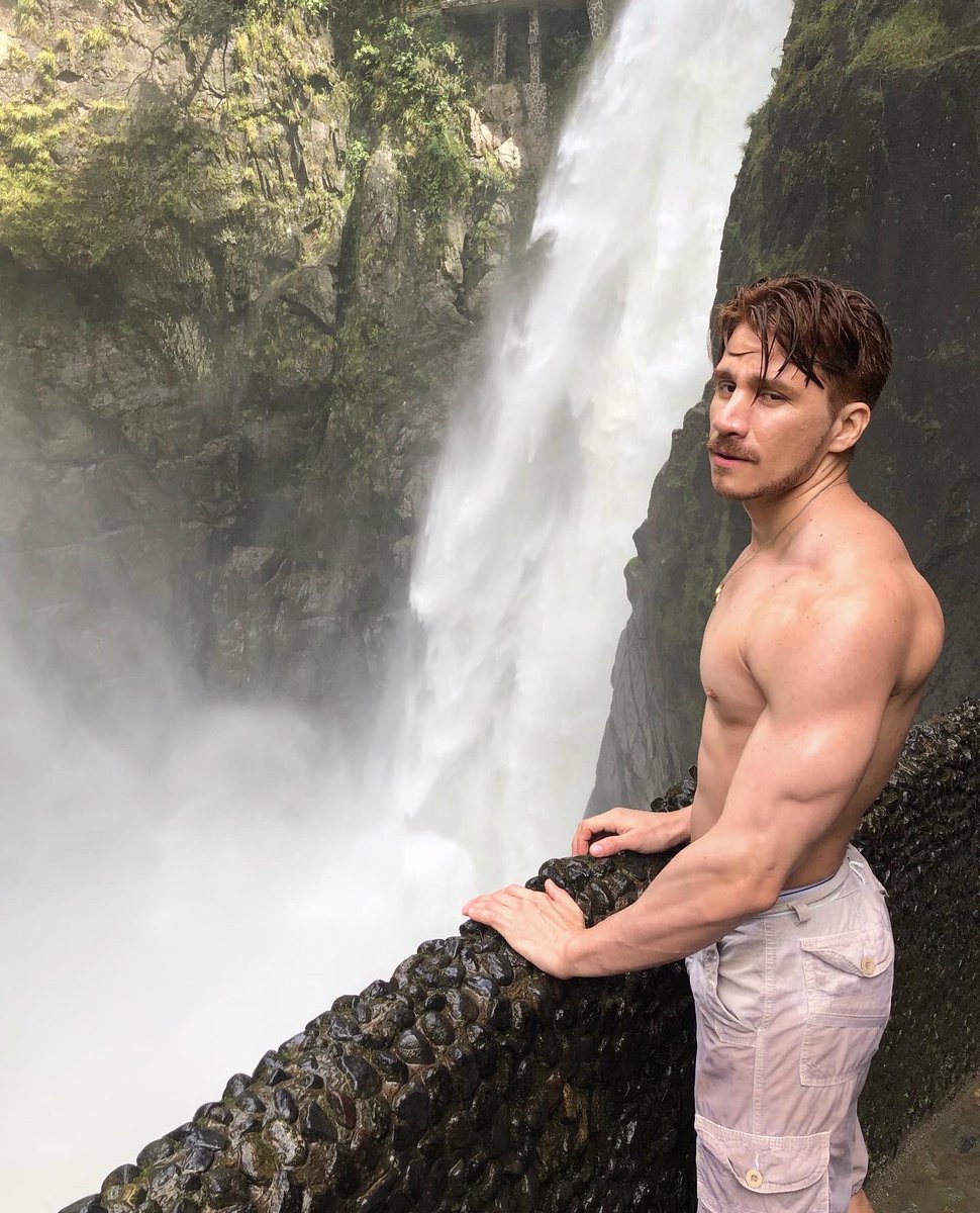 Escanor de paseo en la cascada 👨🏻‍🦰⚡️

#trip #paseo #gym #body #men