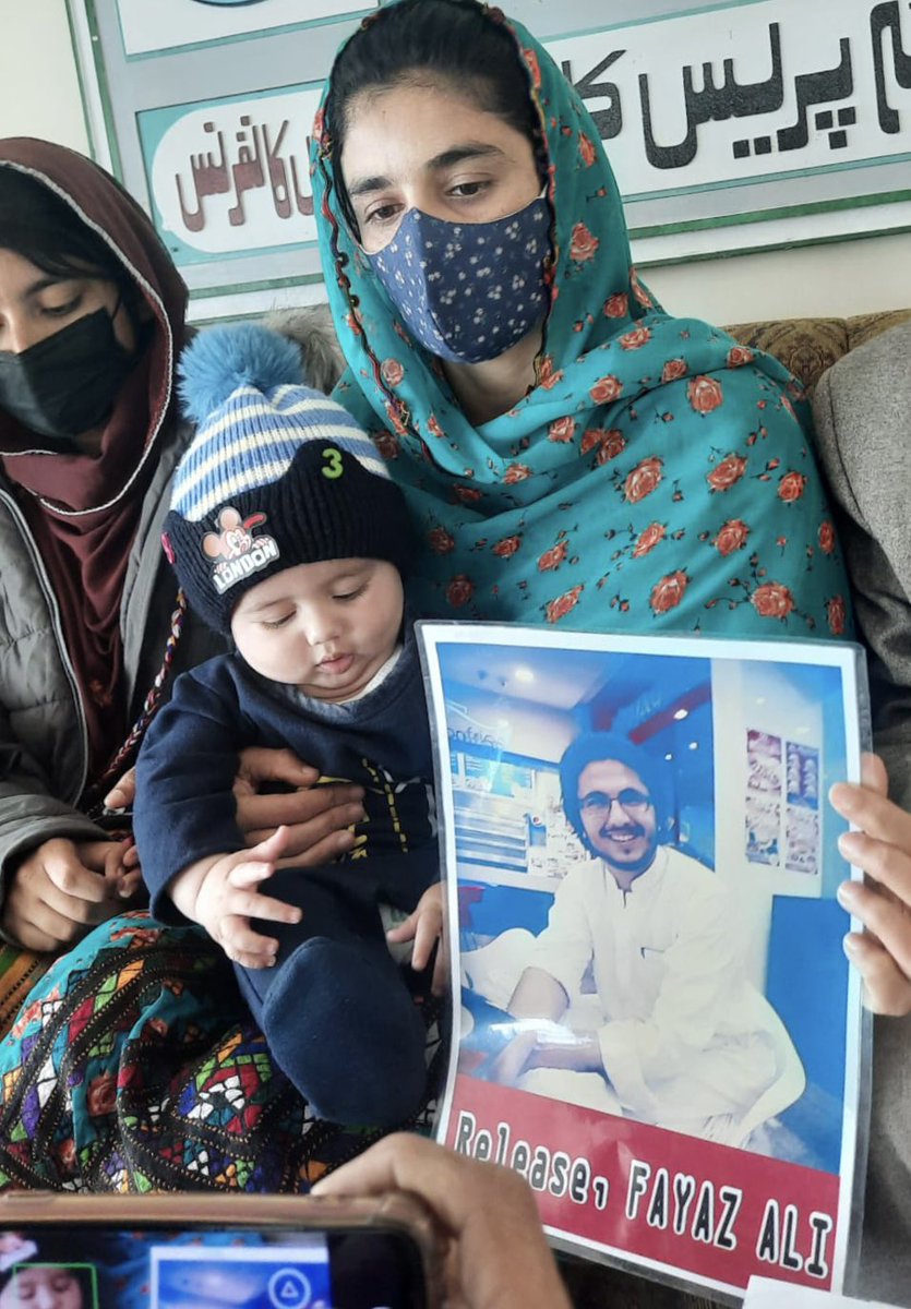 DastaanKhosa's tweet photo. منائیں کوئی کیسے عید ہر طرف غم ہے 
منائیں کوئی کیسے عید آنکھ پرنم ہے
#ReleaseFayazAli https://t.co/EBHTYrXi3c