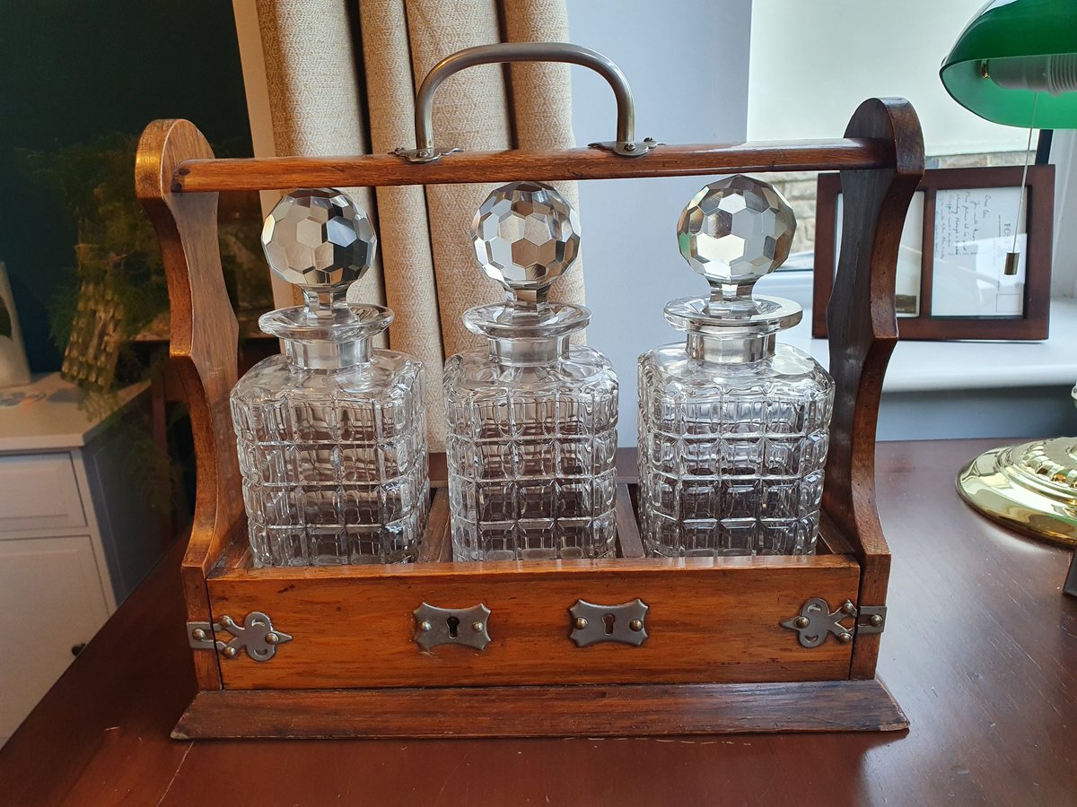 HoyleDoc's tweet photo. I'm probably a little too excited to have found a cracking little tantalus in a vintage shop in Saltaire! I've been looking for one for a few years. Now I'll finally be able keep my spirits safe from the household servants 🤣 #vintage #antiques #antiquelover #antiquesroadshow https://t.co/tCcfaB2m5l