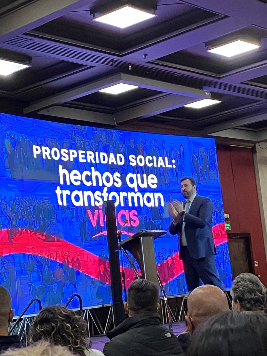RentaCiudadana's tweet photo. Reconociendo a los 11 millones de beneficiarios que gracias al arduo trabajo que hace día a día la Dirección de Transferencias Monetarias, estamos a un paso más de la superación de la pobreza gracias a nuestros 5 programas sociales.

#HechosQueTransformanVidas
#SoyProsperidad https://t.co/172ZaNULDK
