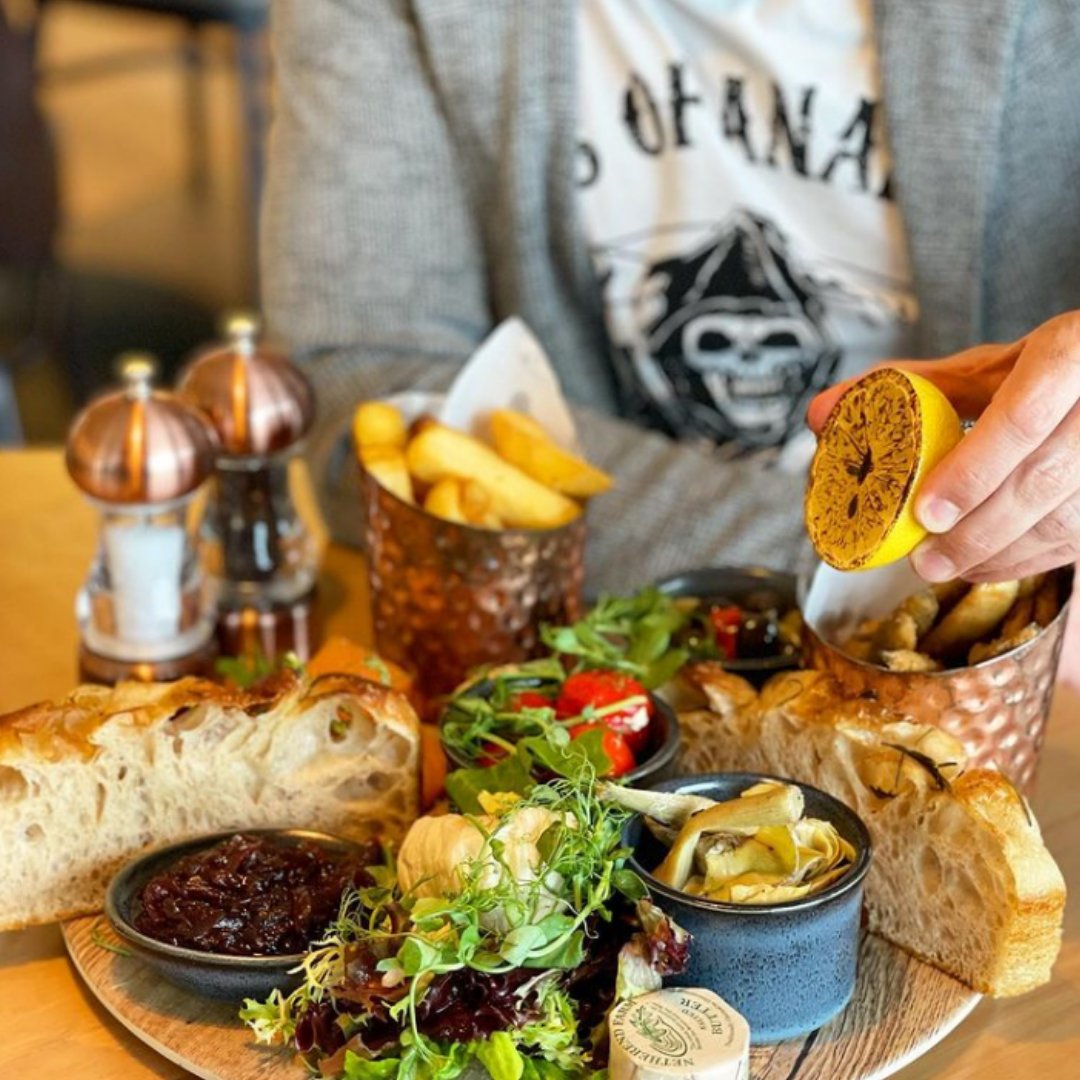Luxury Lodges (@llcollectionuk) on Twitter photo With panoramic views over the Taf Estuary, wood-fired pizza oven and fresh, locally sourced ingredients, there's no better place to kick back, relax and tuck in than Milk Wood Bar & Kitchen.
luxurylodges.com/dylan-coastal-…
📸 <a href="/gastrogezgin/">gastronomigezginleri</a> on Instagram With panoramic views over the Taf Estuary, wood-fired pizza oven and fresh, locally sourced ingredients, there's no better place to kick back, relax and tuck in than Milk Wood Bar & Kitchen.
luxurylodges.com/dylan-coastal-…
📸 <a href="/gastrogezgin/">gastronomigezginleri</a> on Instagram
