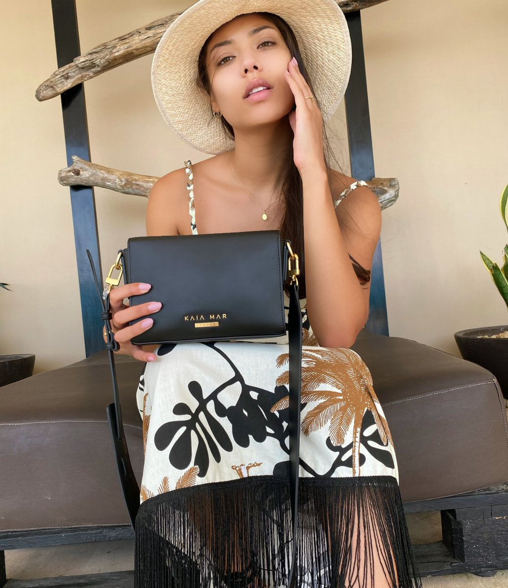 bykaiamar's tweet photo. First Monday of May and we're thinking more than ever in the importance of sustainable fashion 🌵💁🏻‍♀️👜✨
.
.
.
#SustainableFashion #VeganBags #SustainableHandbags #EthicalFashion #SlowFashion #MetGala #MetGala2022 #StopFastFashion https://t.co/94p3UyrCEg