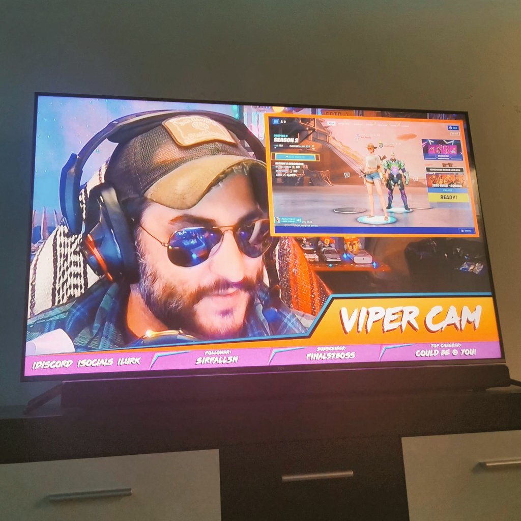 never in a million years did I think I'd be on a TV halfway around the globe. thanks to <a href="/Fantasynr1/">Paulina</a> for sending over this epic shot - twitch.tv/fantasynr1

#twitch #twitchttv #twitchtv #twitchaffiliate #twitchstreamer #gamerdude #gamerdad