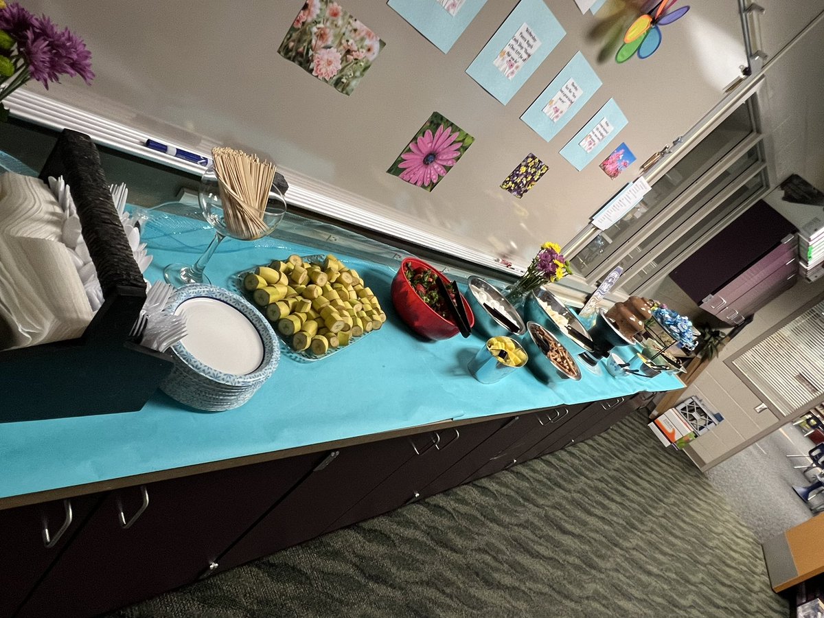 JillEMullen's tweet photo. We are very “Fondue” of you, SVMS! @SVMSEagles #sharethegoodlps @WhitneyWeakley1 @jlutes33 @miss_eduggan https://t.co/vycJwleb48