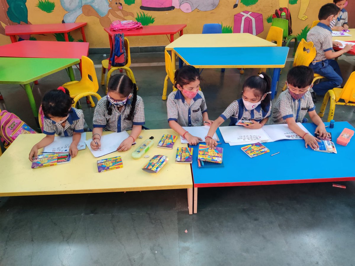 soekalkaji's tweet photo. "Eid Mubarak" to all from the tiny-tots of @soekalkaji. 🌙

#EidMubarak #EidUlFitr #EidMubarak2022
#Eid2022

@msisodia @Dir_Education @gupta_iitdelhi @shariqm1 https://t.co/TnsVtjZcnu