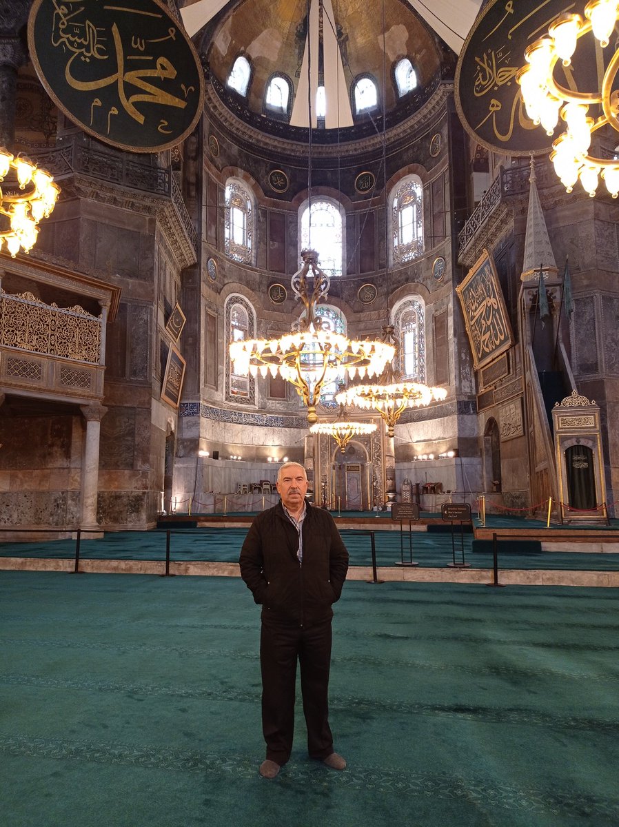 Mübarek Ramazan bayramınızı en içten dileklerimle kutlar bayramın size,ailenize ,🇹🇷 milletimize ve tüm islam alemine hayırlar getirmesini cenab-ı Allah'tan niyaz ederim.