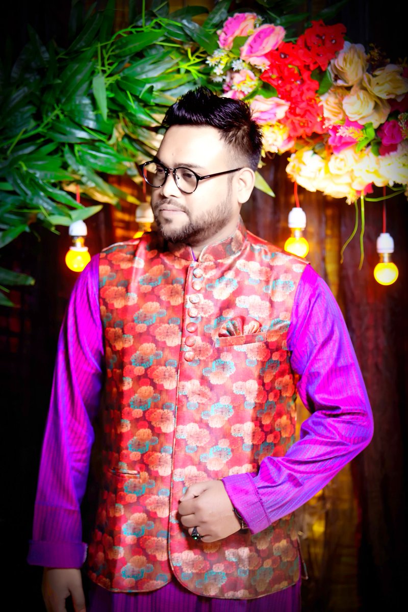 ShetuMustafijur's tweet photo. ঈদ মোবারক🌙
হাসি এবং আনন্দের মুহূর্তগুলি ভাগাভাগি করে পরিবার/আত্মীয় নিয়ে একটি সুন্দর ঈদ কাটুক।
সবাইকে জানাই পবিত্র ঈদুল ফিতরের শুভেচ্ছা❤️ https://t.co/9xk5YZrF2d