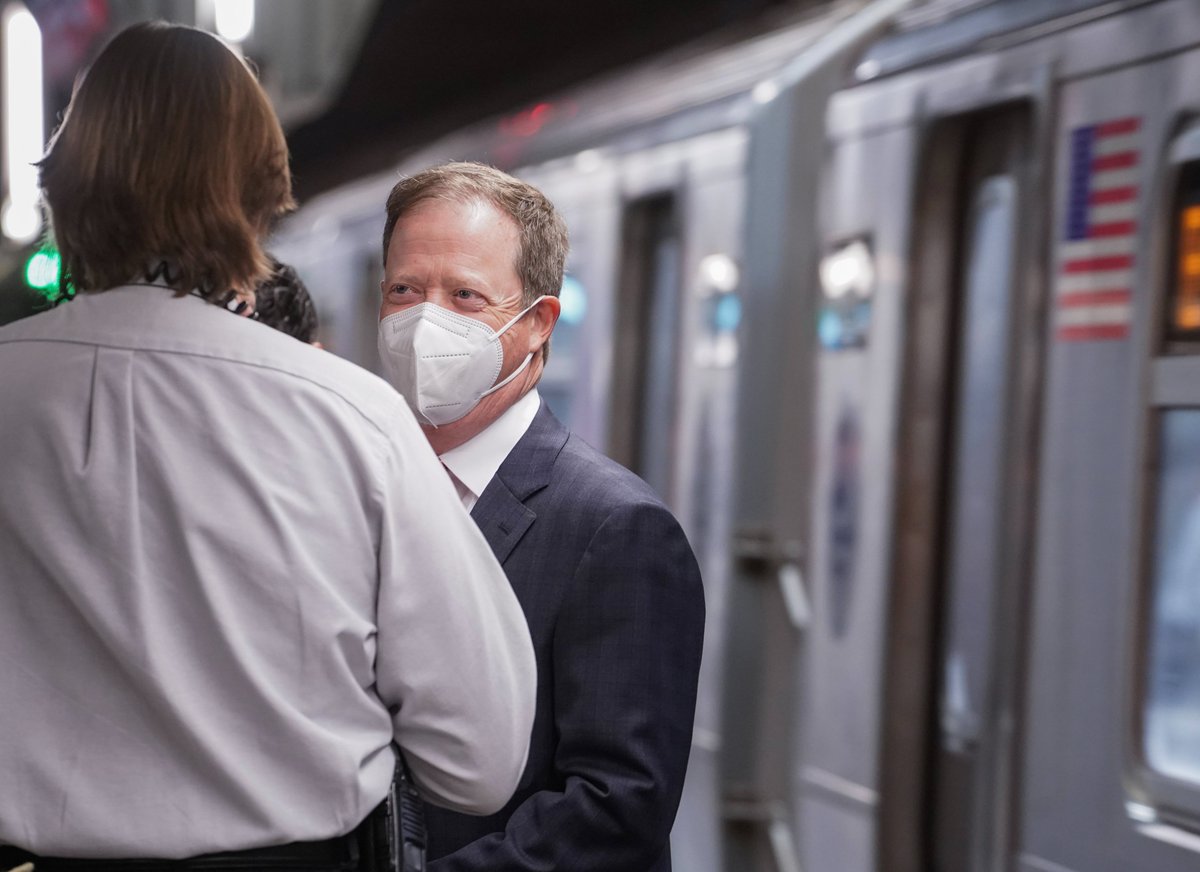 MTA's tweet photo. Today is NYCT President Richard Davey's 1st day on the job & he spent the morning in the system, greeting customers and thanking the employees who keep us moving.
He's excited to get to work leading the daily operations of our subway & bus network.
Join us in welcoming him! https://t.co/pJ7MOvfUdd